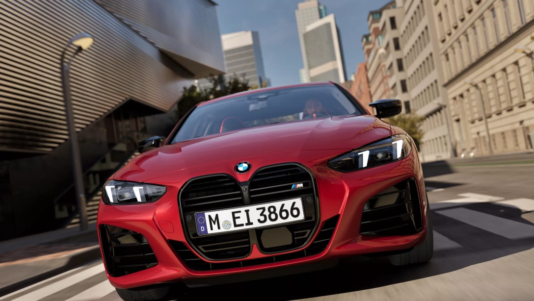 BMW Série 4 vue latérale mettant en avant ses lignes dynamiques