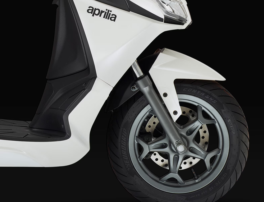Vue pneu du Aprilia SXR 50