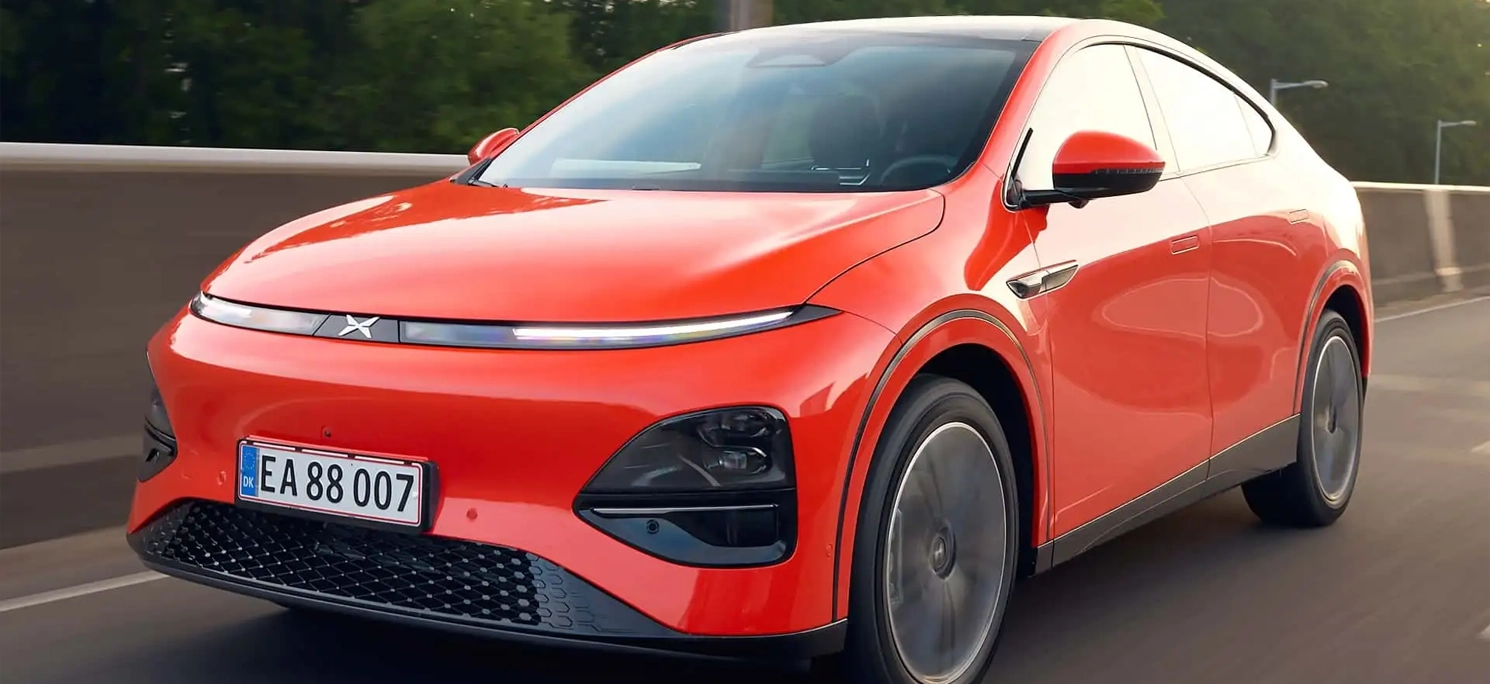 XPENG G6 électrique en cours de recharge rapide